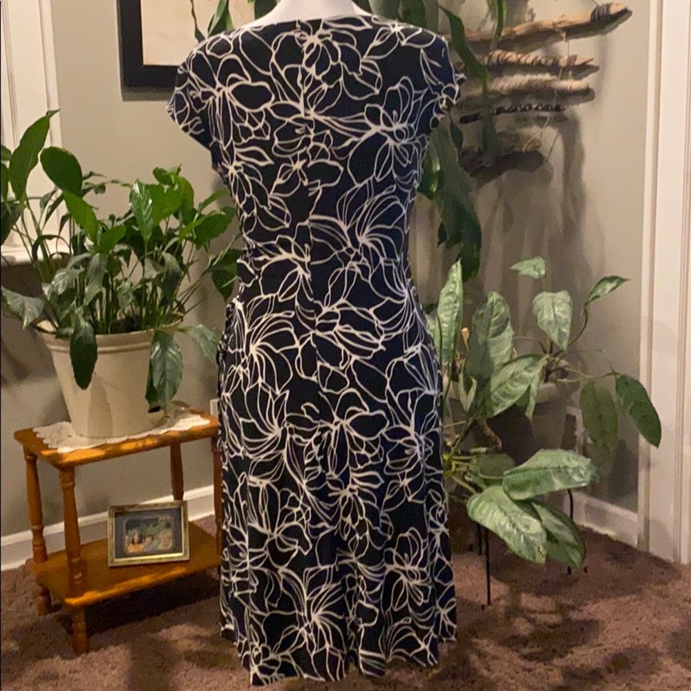 Women’s dress - Picture 2 of 4